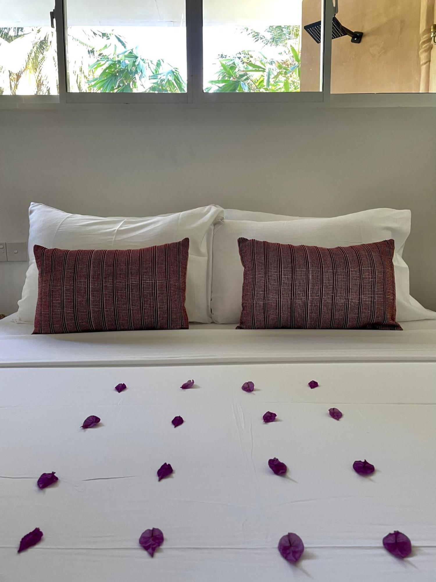 The Yard Hiriketiya Hotel Dickwella Room photo